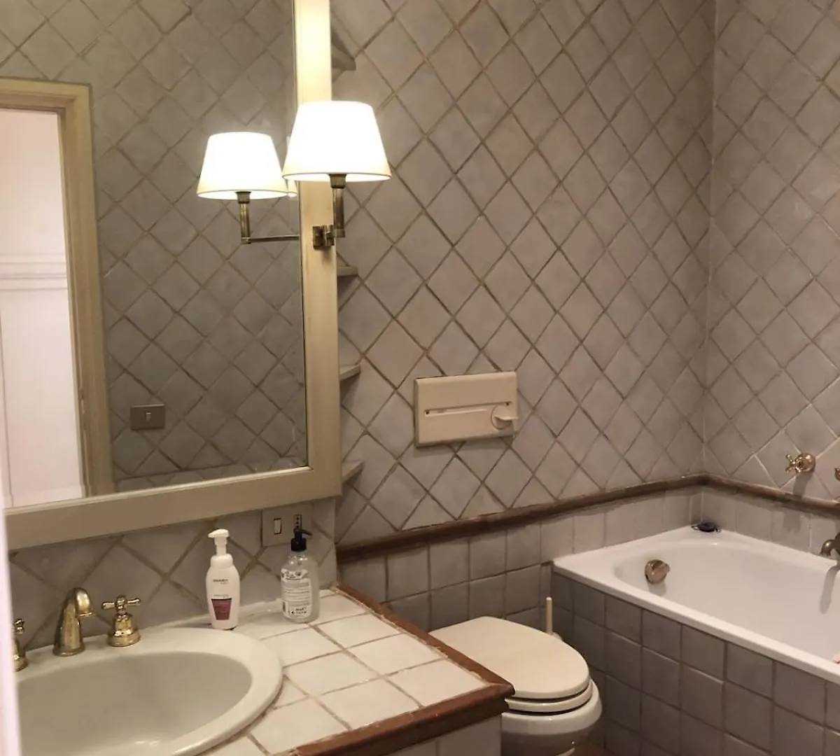 Borgo In Elegante Appartamento Rome